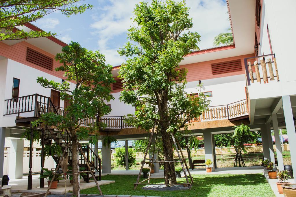Hotel Ban Klong Srabua à Ayutthaya Extérieur photo