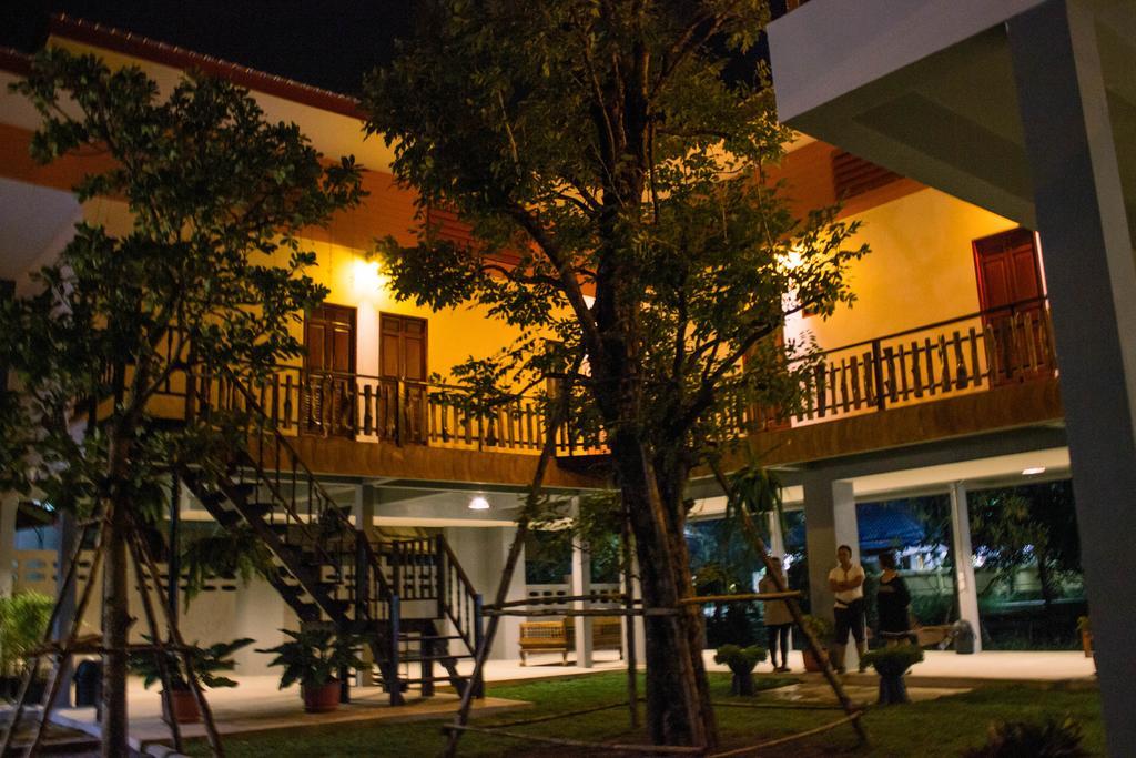 Hotel Ban Klong Srabua à Ayutthaya Extérieur photo